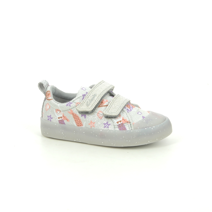 Haz un experimento Comparar equilibrar Clarks Foxing Print T F Fit Silver toddler girls trainers