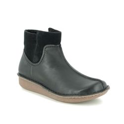 Clarks Ankle Boots - Black leather - 443214D FUNNY MID