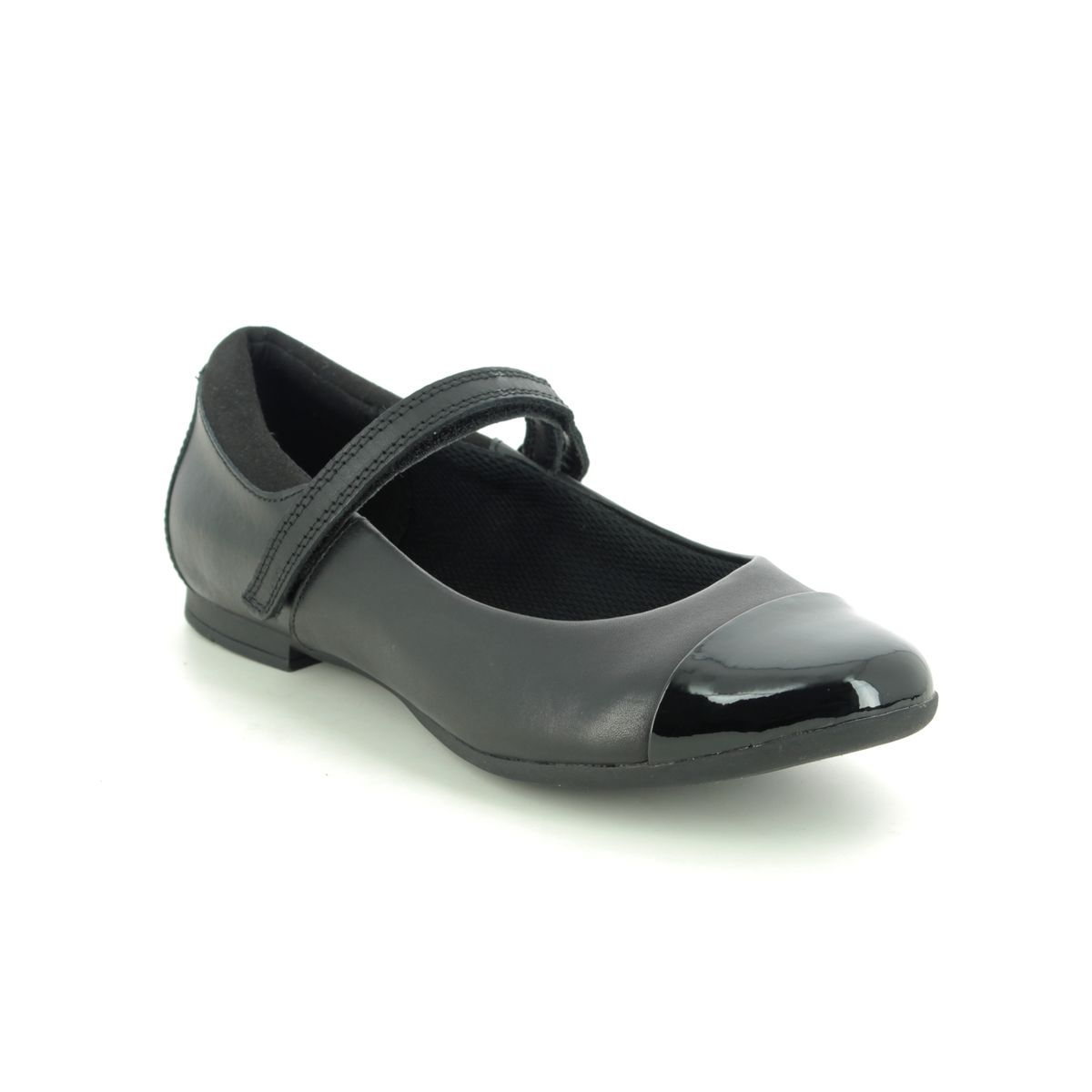 Clarks Scala Gem Y Black leather Kids girls school shoes 4955-76F in a Plain Leather in Size 5