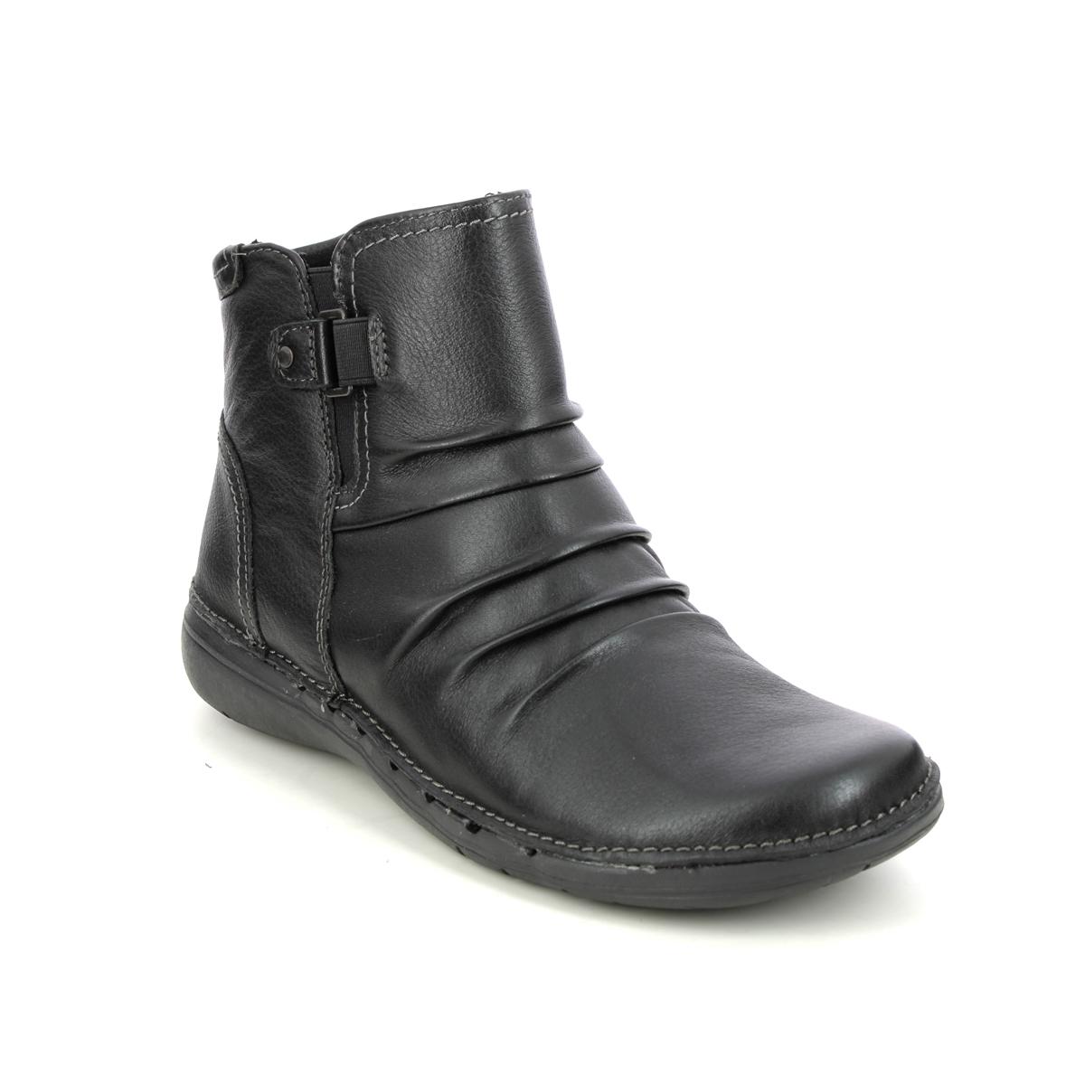 Clarks Un Loop Top Black leather Womens Ankle Boots 6867-34D in a Plain Leather in Size 5
