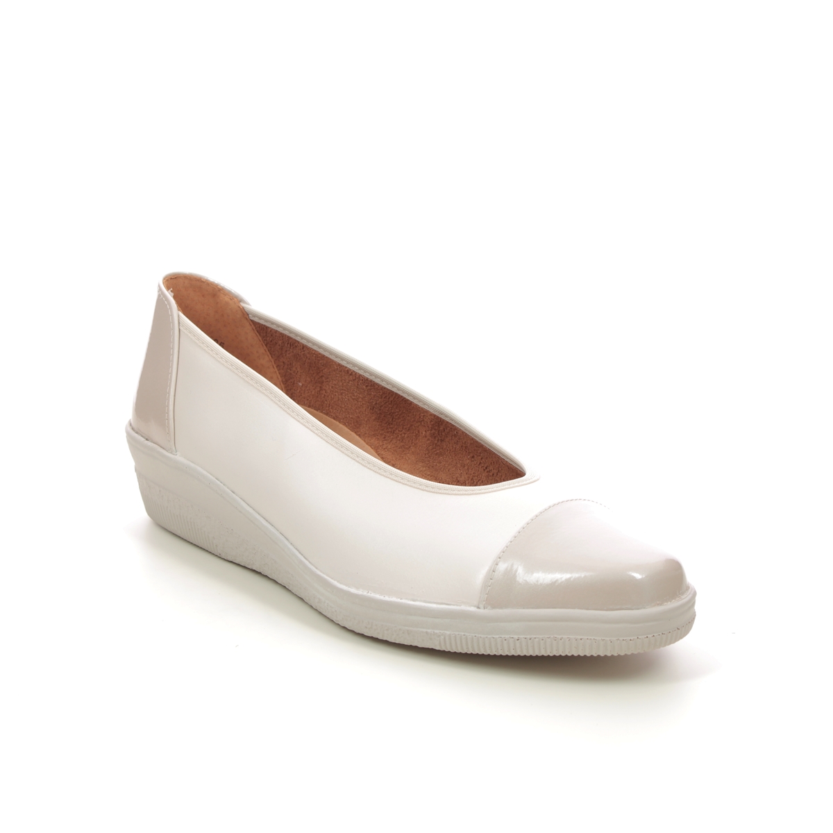 Gabor Petunia Beige Womens Comfort Slip On Shoes 26.042.53 in a Plain Leather and Man-made in Size 4.5